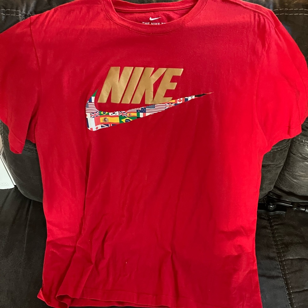 Nike Shirts. PLEASE READ DESCRIPTION
